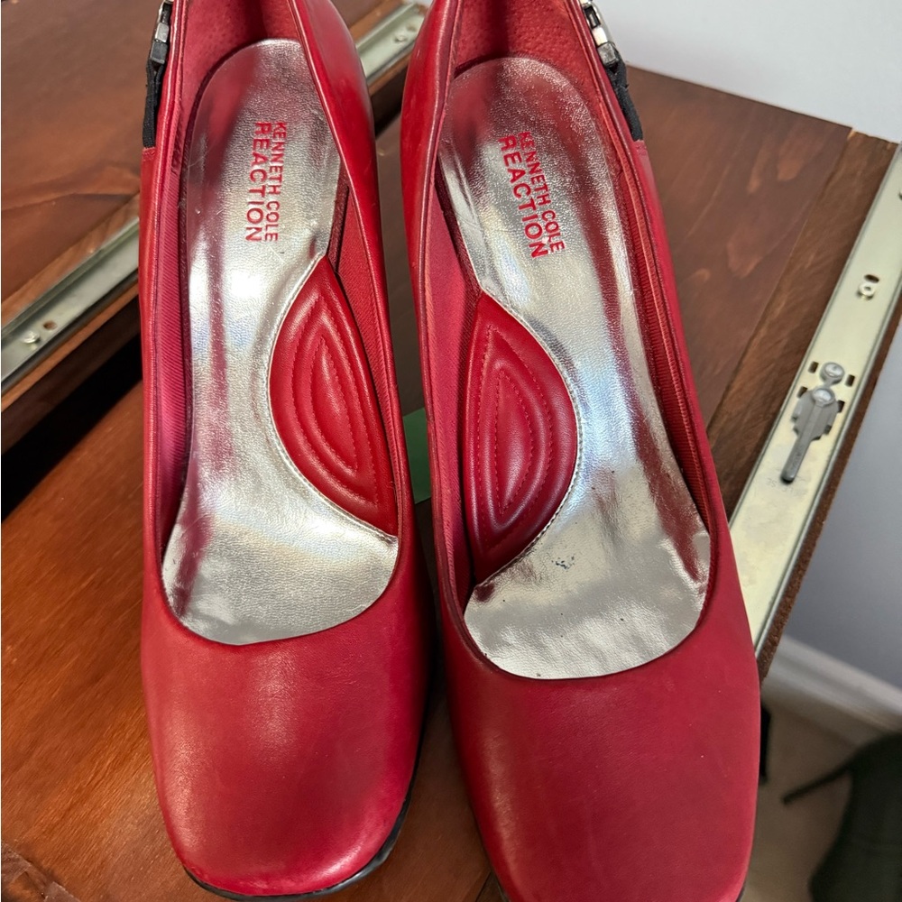 Kenneth Cole Reaction Red Heels Striking Pointed Toe